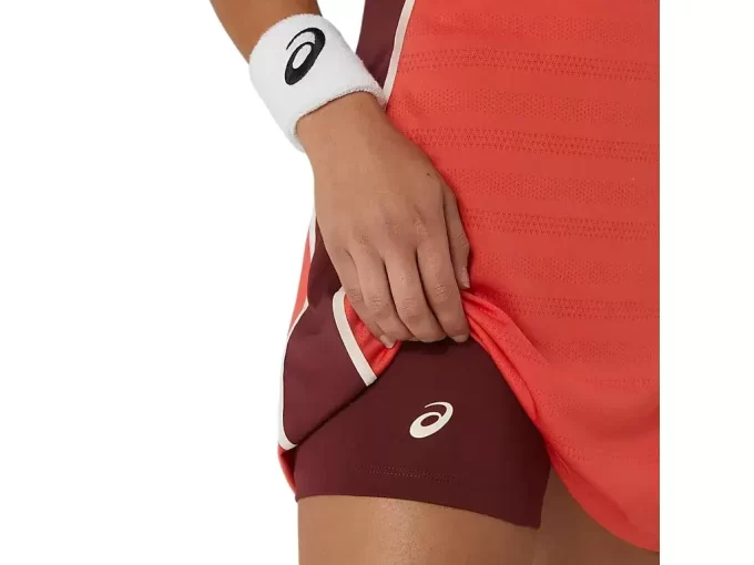 KADINLAR İÇİN MAÇ ELBİSESİ